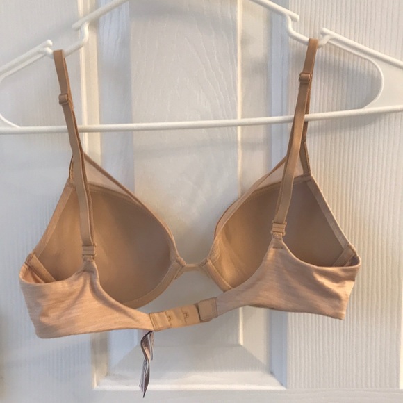 32B Victoria’s Secret - Picture 2 of 4